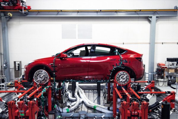 Tesla araçlarda sorun çıktı: Yarım milyonu geri çağrıldı