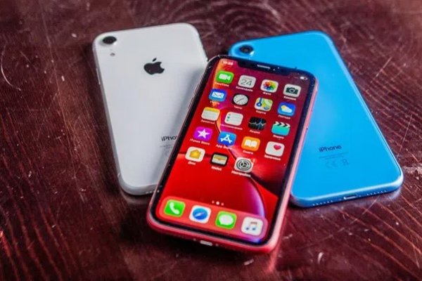 Apple, yeni iPhone'larında artık LCD ekran kullanmayacak