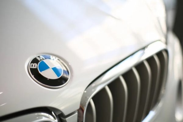 BMW'den araç rengini değiştiren teknoloji