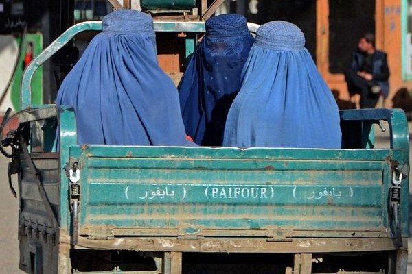 Şeriat kadınlara 45 kilometreden fazlayı yasakladı
