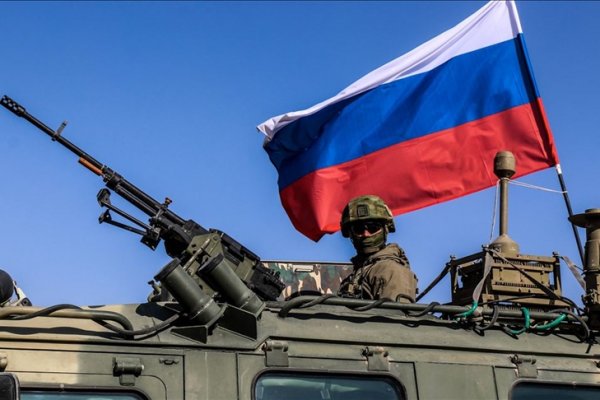 Rus askerleri Ukrayna'ya girdi