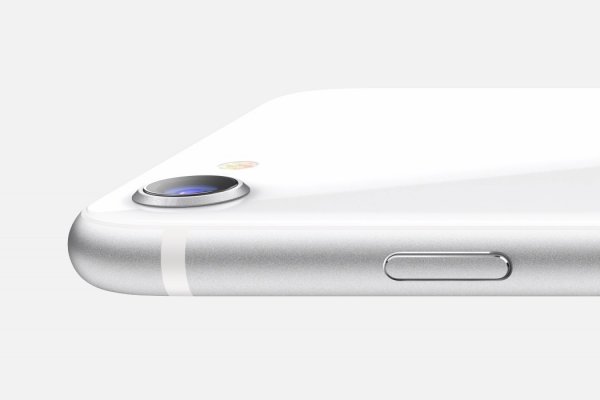 Apple yeni telefonu iPhone SE 3'ü tanıttı