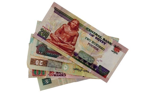 Mısır para birimi dolar karşısında yüzde 10 değer kaybetti