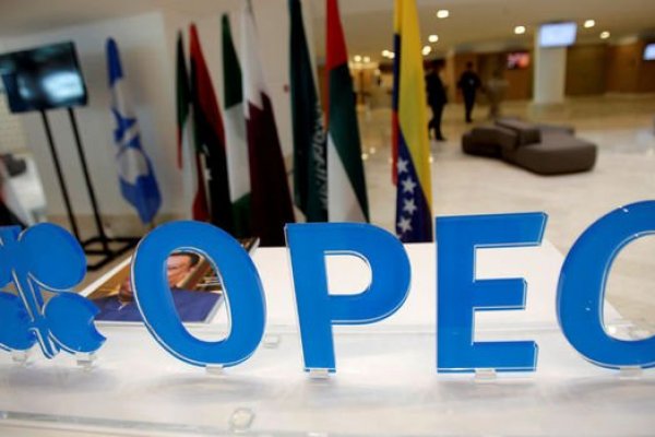 OPEC+, petrol arzını artırma planına bağlı kalacak