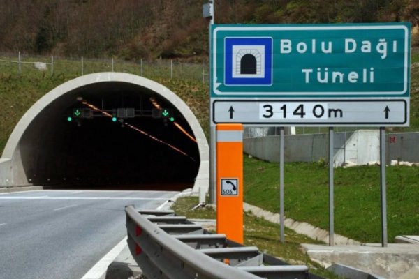 Bolu Tüneli'nde heyelan! Yol trafiğe kapatıldı
