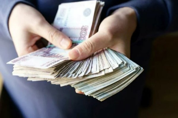 Ruble dolar ve euro karşısında güçlenmeye devam ediyor