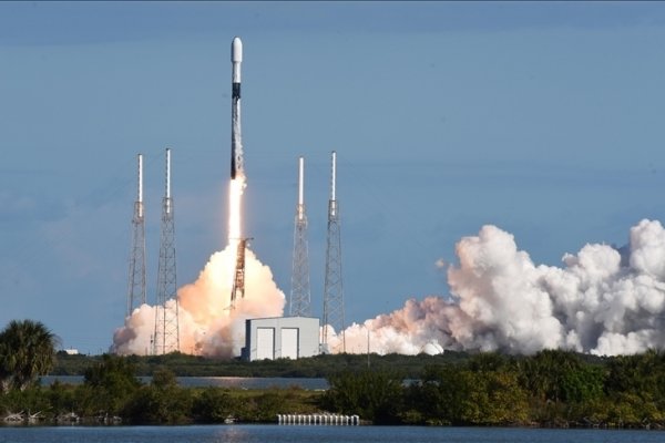 SpaceX, 53 Starlink uydusunu uzaya fırlattı