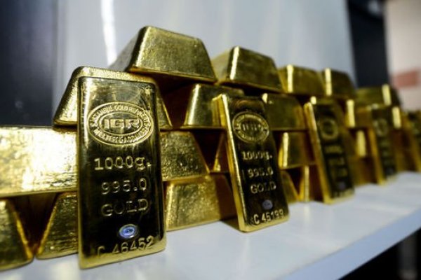 Güçlü ABD doları altın fiyatını aşağı çekiyor