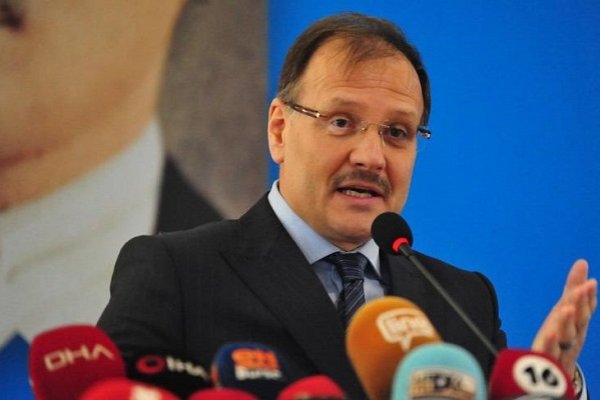 AKP'li Çavuşoğlu'dan İmamoğlu ve Özel'e ağır küfür