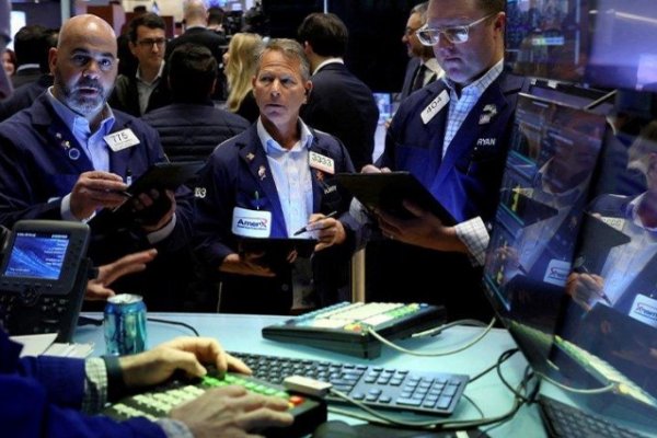 S&P 500, Nasdaq ve Dow Jones güne yatay seyirle başladı
