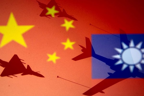 Çin savaş uçakları Tayvan semalarında göründü