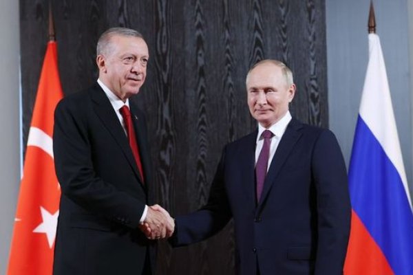 Erdoğan'la görüşen Putin’den doğalgaz ve tahıl mesajı