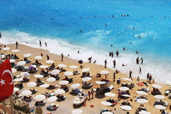 Ağustosta Türkiye'ye gelen turist sayısı arttı, Rus turist azaldı