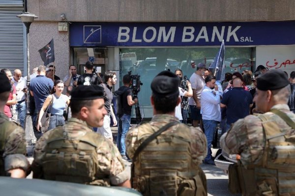 Lübnan'da bankalar bir haftalık grevin ardından açılıyor