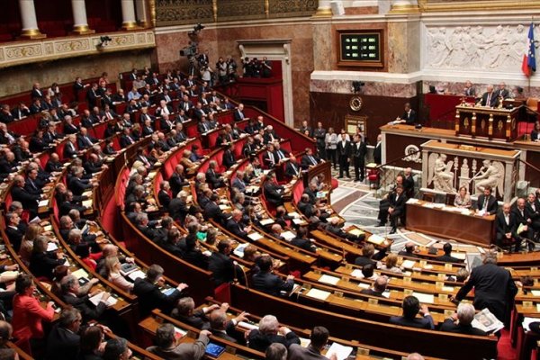 Fransa'dan yeni bütçe planlama yasa tasarısına kırmızı ışık
