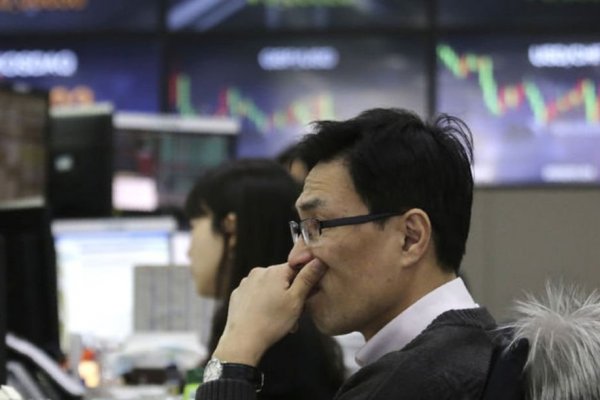 Doğal afet Hong Kong'u vurdu finansal piyasalar kapatıldı