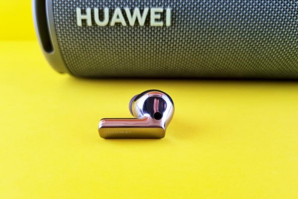 Huawei ABD'nin yasakladığı parçaları cihazlarından söküyor