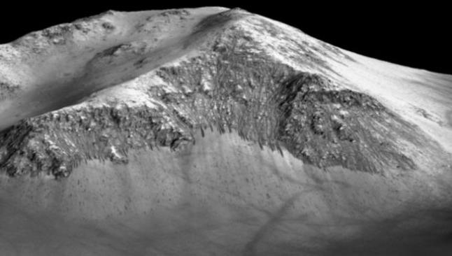 NASA, Mars'ta 'akan su' buldu