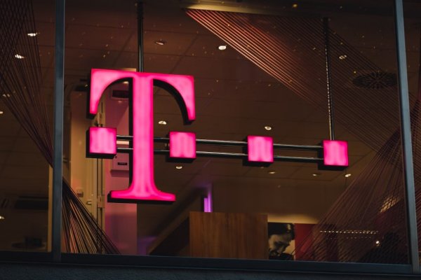 5 bin çalışanını çıkaracak olan T-Mobile, Deutsche Telekom hisselerini eritti