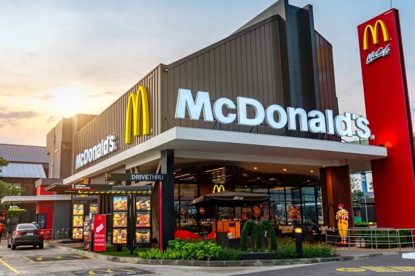 McDonald's işten çıkarmalara başlıyor, ofislerini geçici olarak kapattı