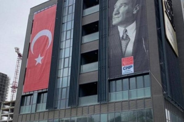 CHP İstanbul İl Başkanlığı'na silahlı saldırı
