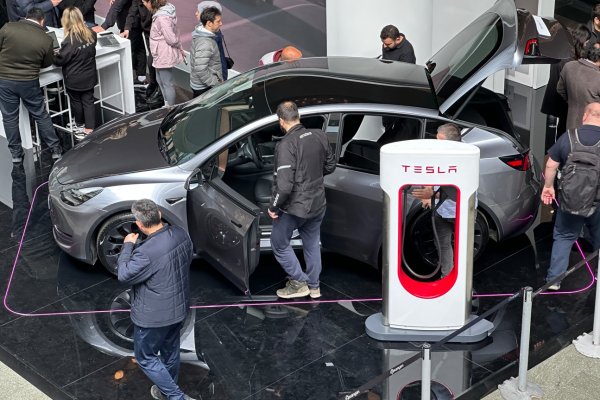 6 kez araç fiyatlarını indiren Tesla bu kez otomobillerine zam yaptı