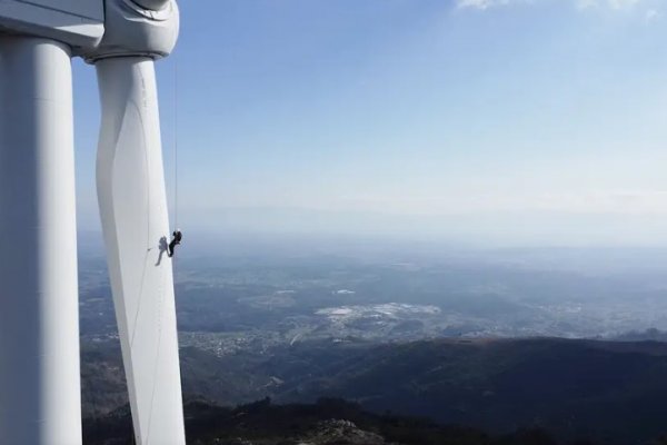 Rüzgar türbini teknisyenleri kanatların 100 metre yükseklikte dönmesini nasıl sağlıyor?