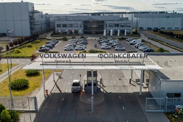 Rus otomobil üreticisi Volkswagen'in peşini bırakmıyor