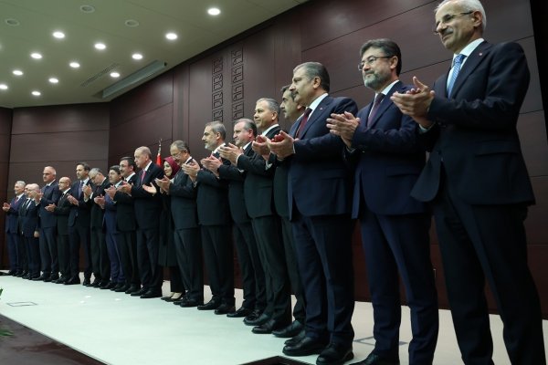 Erdoğan'ın siyasetçi ve bürokrat ağırlıklı hükümetinin şifreleri