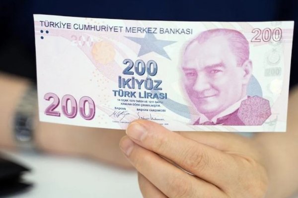 200 TL'lik banknotun dolar karşısında hükmü kalmadı