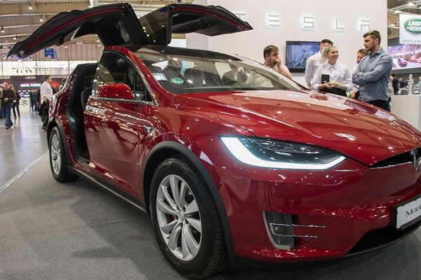 Tesla fiyatları indirince satışlarını artırdı