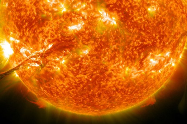 Güneş'teki patlamalar Elon Musk'ın uydularını bozdu