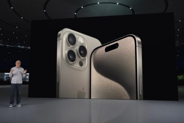 Apple iPhone 15 telefonlarını tanıttı, fiyatlar dudak uçuklattı