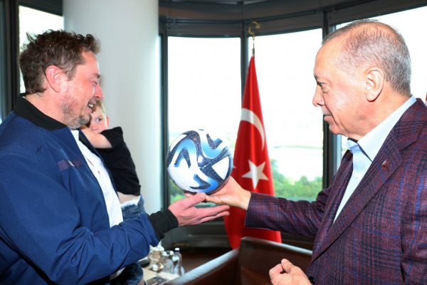 Erdoğan Elon Musk ile görüştü, Tesla'nın 7'nci fabrikasını Türkiye'de kurmasını istedi