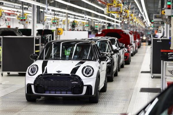 BMW, Oxford'daki Mini fabrikasını elektrikli araçlar üretmek için geliştirecek