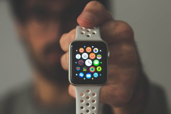 Apple Watch tasarımı değişti, teknoloji devi yasaktan kurtuldu