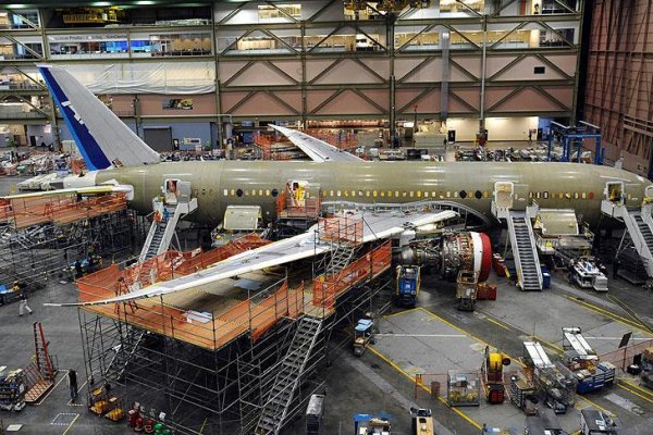 Uçak kriziyle boğuşan Boeing Airbus'ın gerisinde kalmaktan kurtulamadı