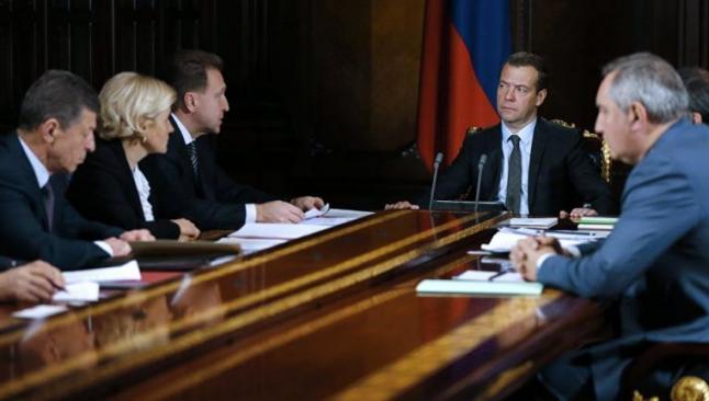 Medvedev'den Davutoğlu'na yanıt