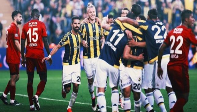 Fenerbahçe liderin peşini bırakmıyor