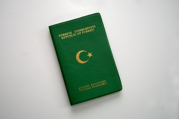 Vize serbestisi beklerken yeşil pasaporta da vize geldi