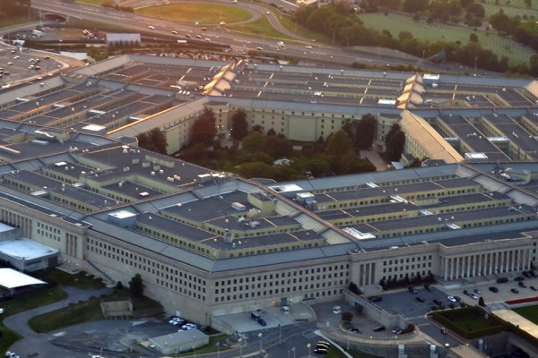 Pentagon binası silah sesleri üzerine kapatıldı