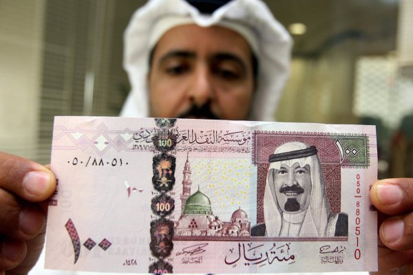 Suudilerin petrol gelirleri maaş ödemelerine yetmiyor