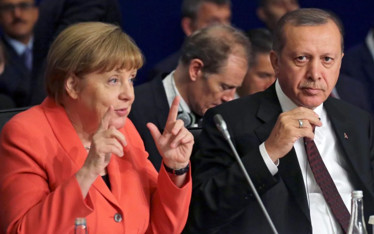 Merkel Euro Bölgesi için yatırım bütçesi önerdi