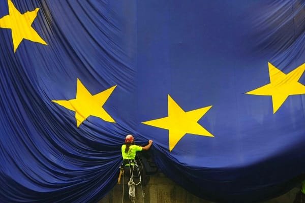 Euro Bölgesi'nde yatırımcı güveni martta geriledi