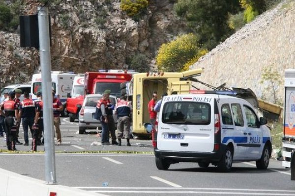 Marmaris'te tur midibüsü devrildi: 24 ölü, 10 yaralı