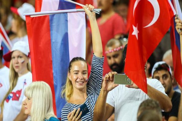İlginç anket: Ruslar yeniden Türkiye'yi sevmeye başladı