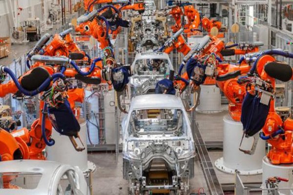 BMW fabrikalarında üretim durdu