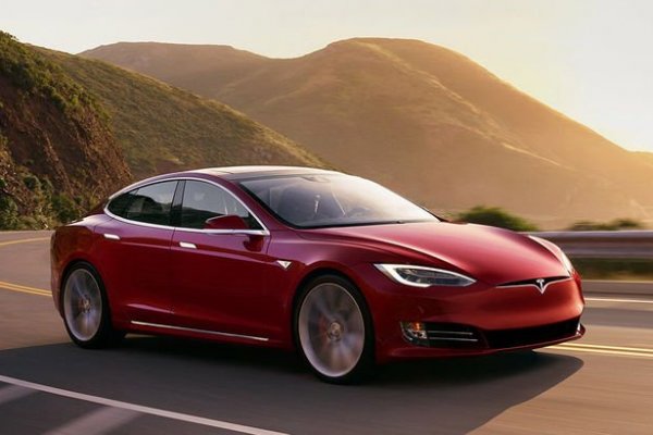 Tesla BMW'yi geride bıraktı, zirveye oynuyor!