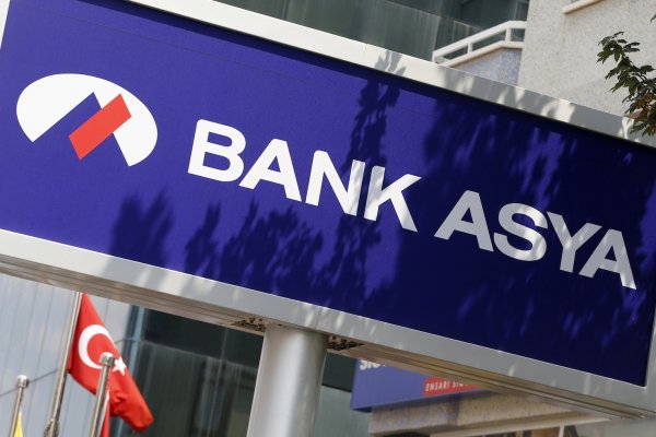 Bank Asya yöneticilerine baskın