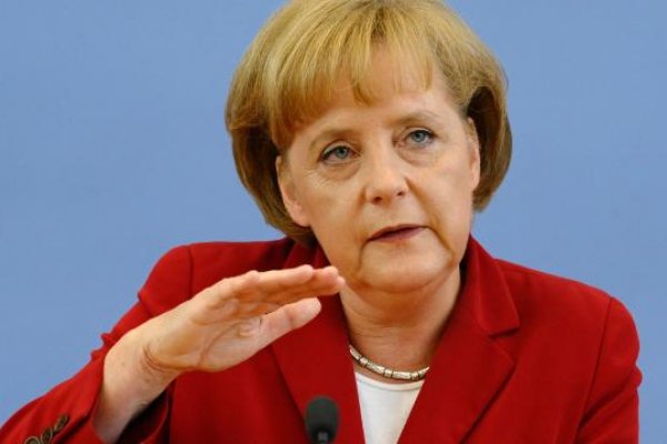 Merkel: Euro Bölgesi'nin ortak maliye bakanı ve bütçesi olabilir